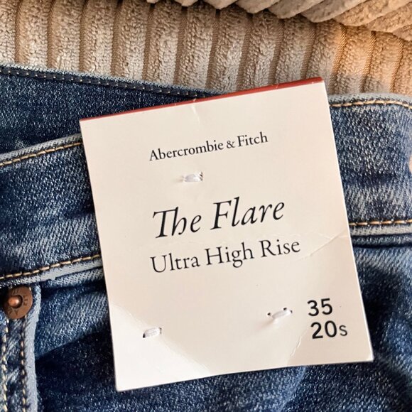Abercrombie & Fitch Flare Jeans - Picture 3 of 4